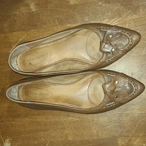 Pointed toed flats
